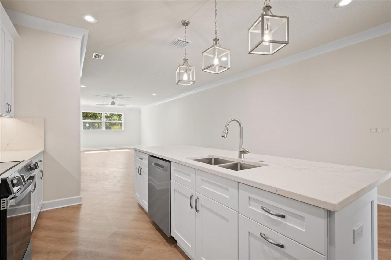 199 E Live Oak Street, Tarpon Springs, FL 34689 Photo