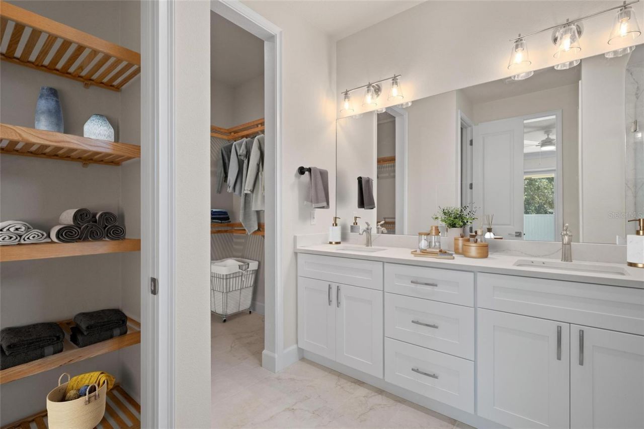199 E Live Oak Street, Tarpon Springs, FL 34689 Photo