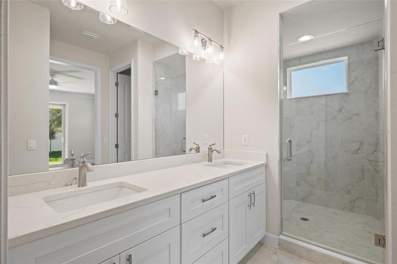 199 E Live Oak Street, Tarpon Springs, FL 34689 Photo