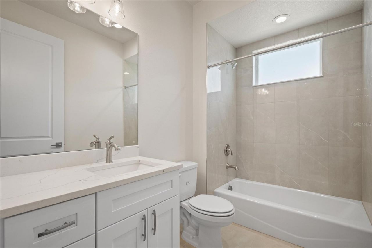 199 E Live Oak Street, Tarpon Springs, FL 34689 Photo