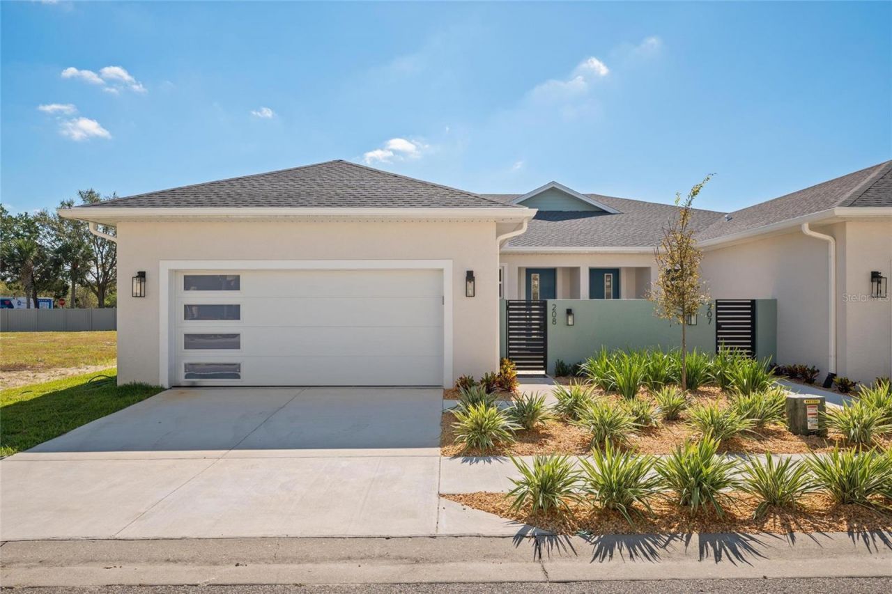 199 E Live Oak Street, Tarpon Springs, FL 34689 Photo