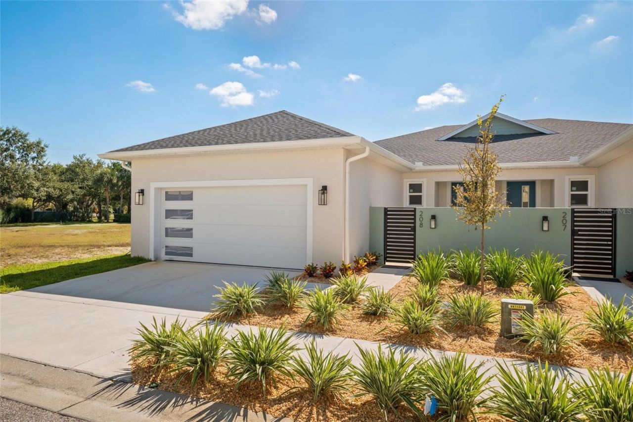 199 E Live Oak Street, Tarpon Springs, FL 34689 Photo