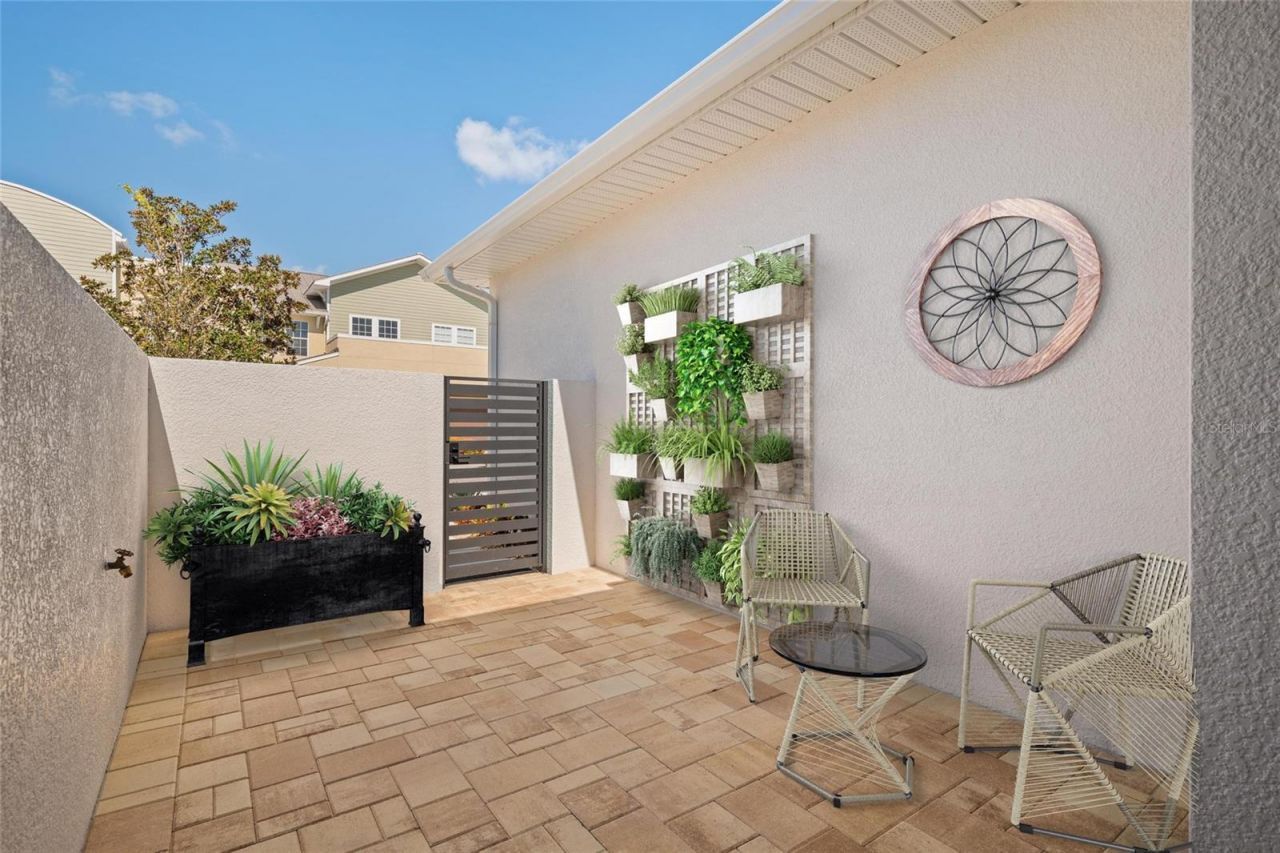 199 E Live Oak Street, Tarpon Springs, FL 34689 Photo