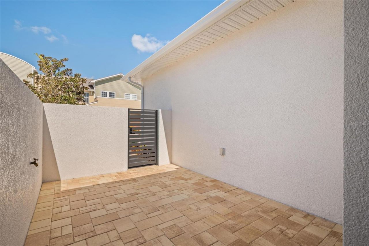 199 E Live Oak Street, Tarpon Springs, FL 34689 Photo