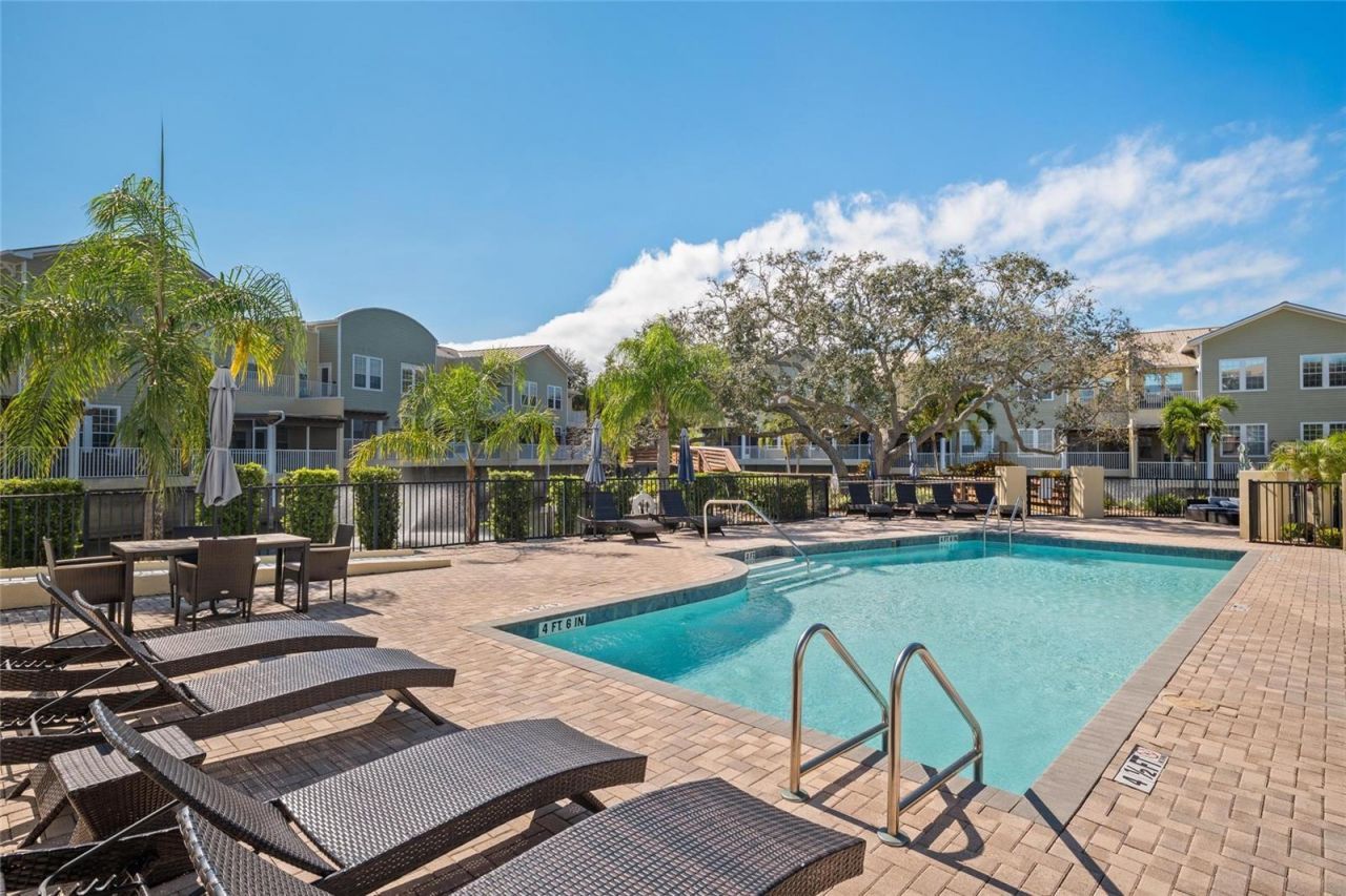 199 E Live Oak Street, Tarpon Springs, FL 34689 Photo