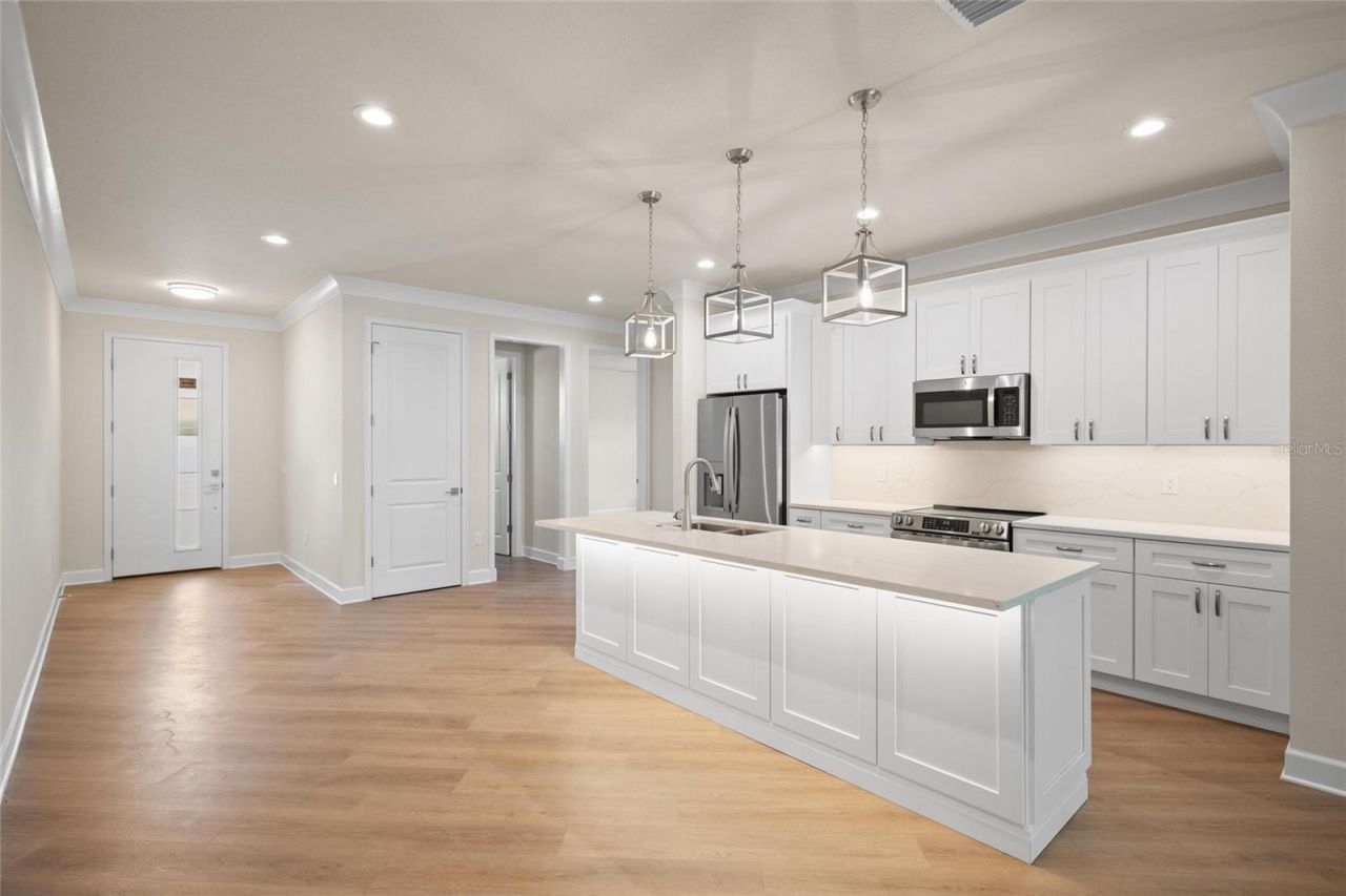 199 E Live Oak Street, Tarpon Springs, FL 34689 Photo