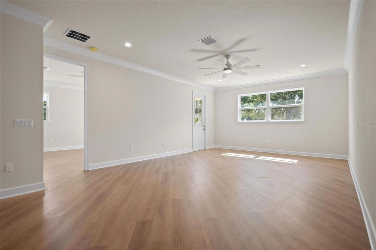 199 E Live Oak Street, Tarpon Springs, FL 34689 Photo