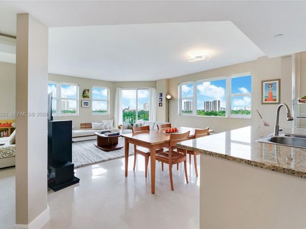 19900 E Country Club Dr , Unit 702, Aventura, FL 33180