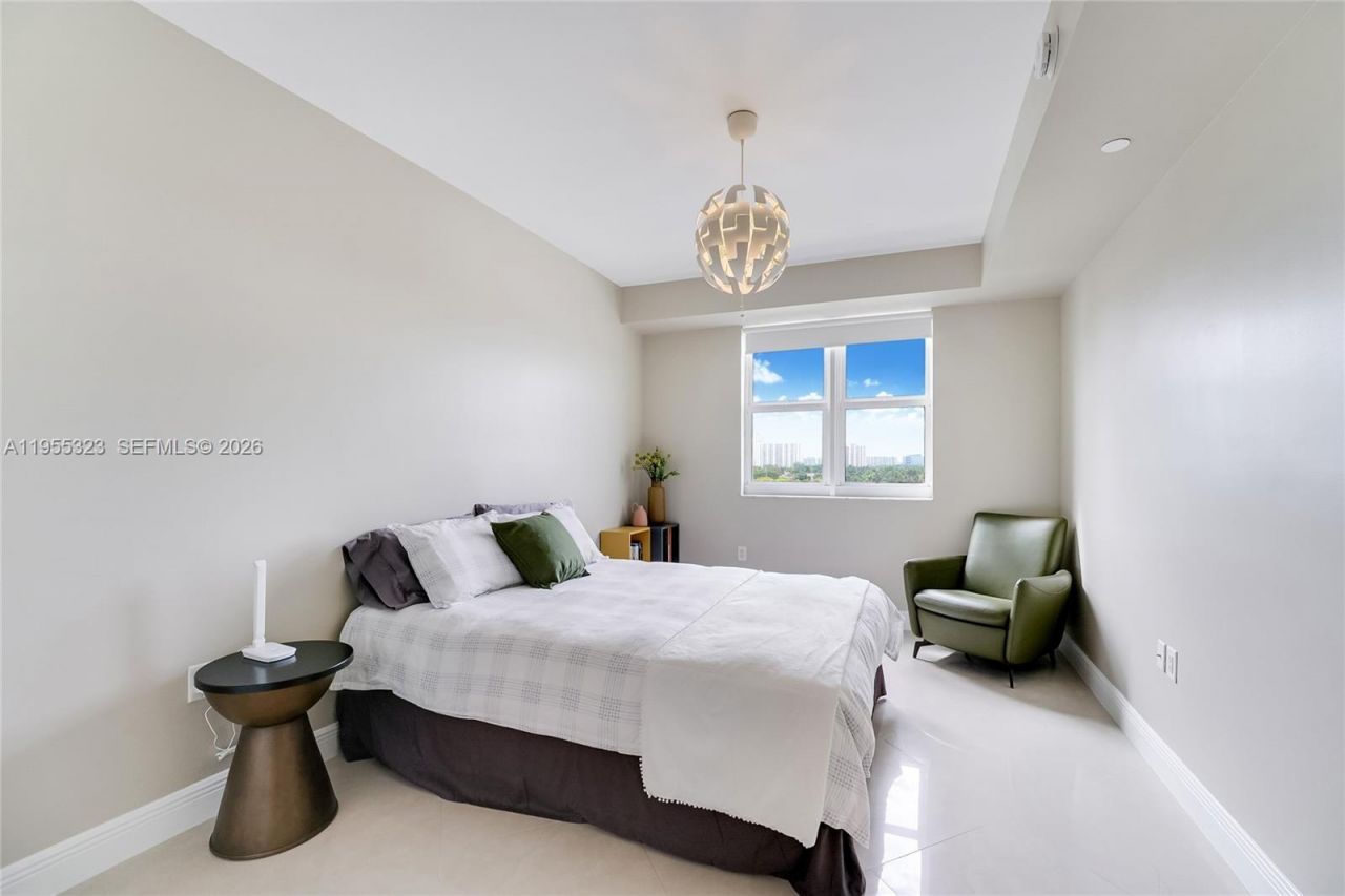 19900 E Country Club Dr, Unit 702, Aventura, FL 33180 Photo