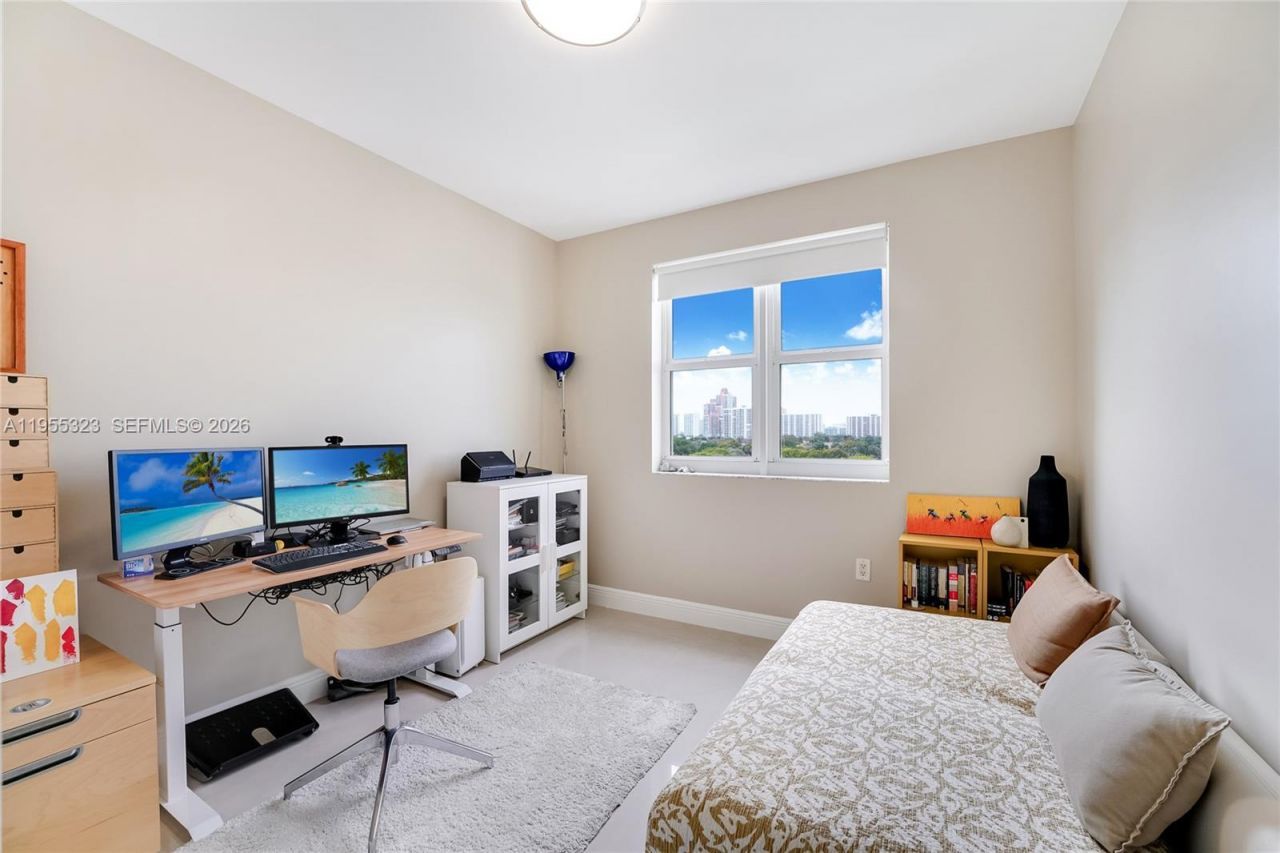 19900 E Country Club Dr, Unit 702, Aventura, FL 33180 Photo