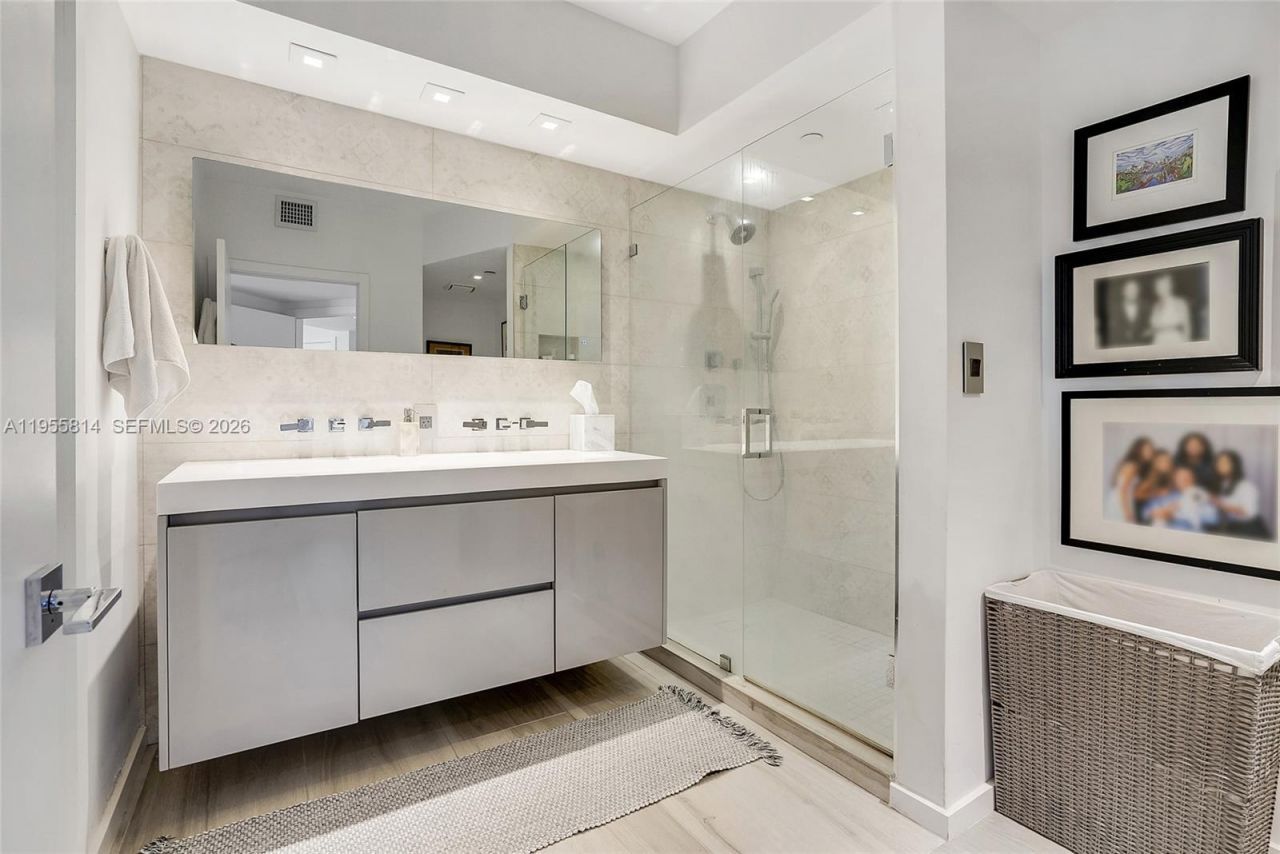 1330 West Avenue, Unit 2414, Miami Beach, FL 33139 Photo