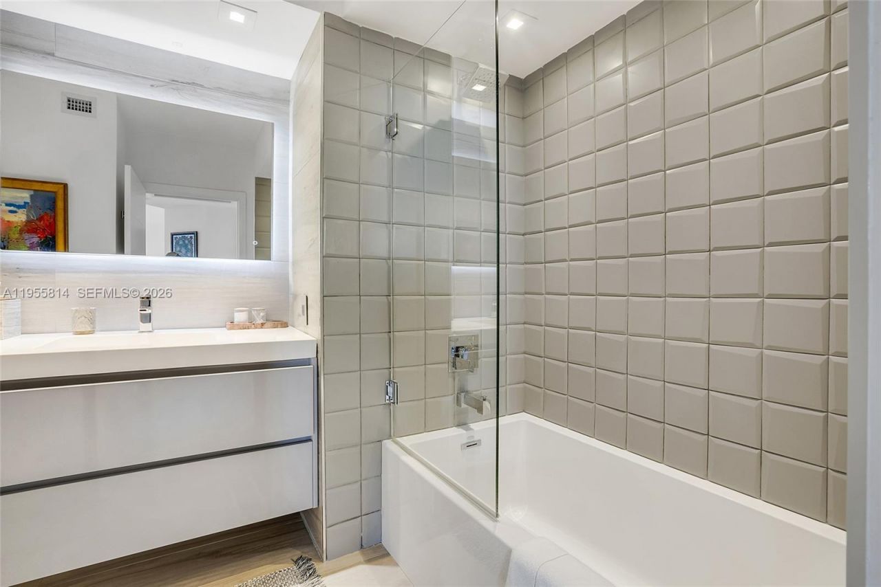 1330 West Avenue, Unit 2414, Miami Beach, FL 33139 Photo