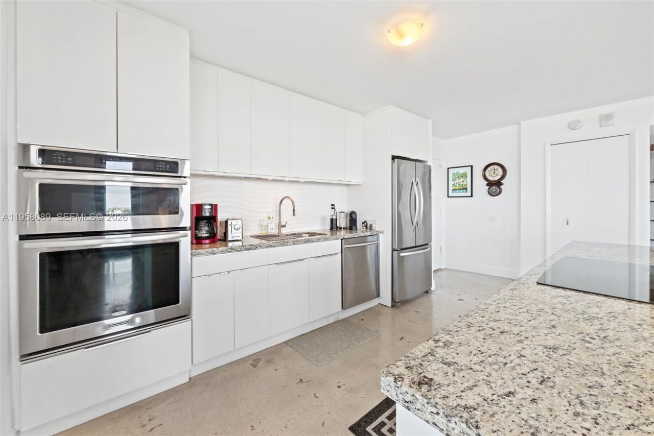7135 Collins Ave , Unit 605, Miami Beach, FL 33141 Photo