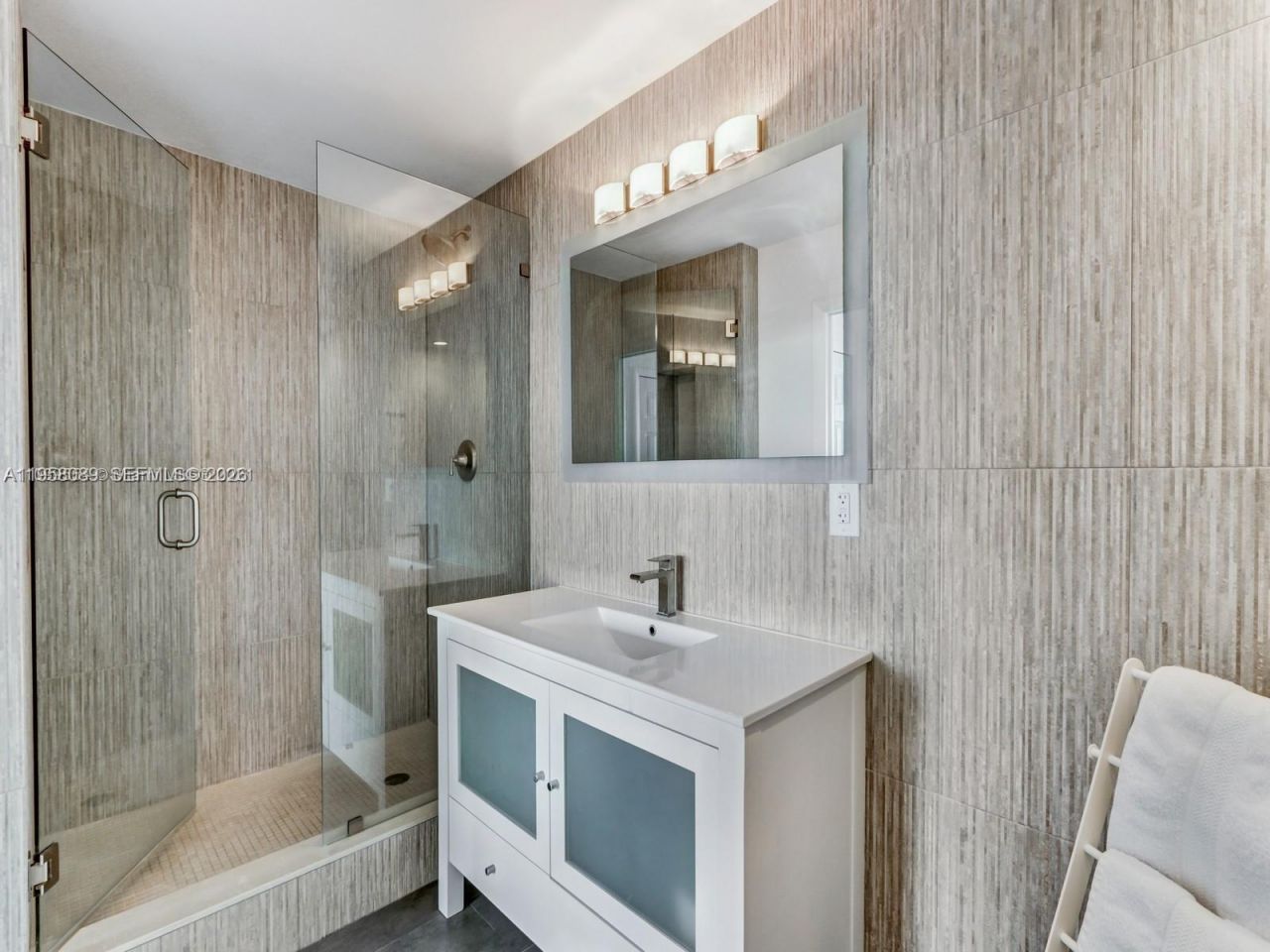 7135 Collins Ave , Unit 605, Miami Beach, FL 33141 Photo