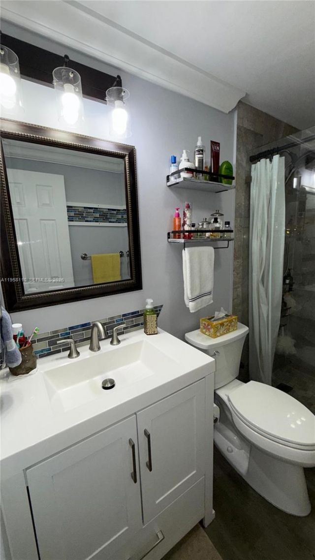 1075 W 68th St , Unit 403, Hialeah, FL 33014 Photo