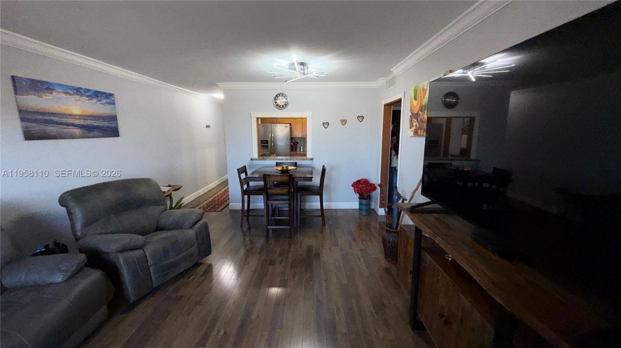 1075 W 68th St , Unit 403, Hialeah, FL 33014 Photo