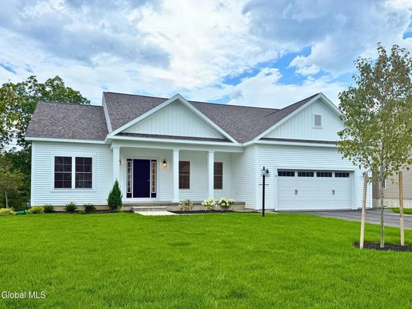 10 Espen Place, Niskayuna, NY 12309