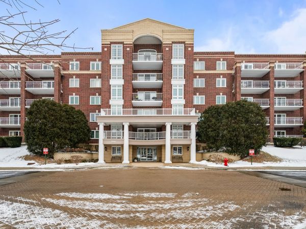 7041 W Touhy Avenue, Unit 607, Niles, IL 60714