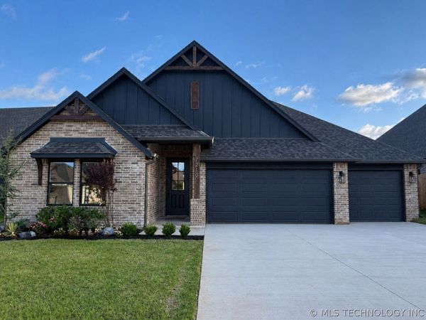 7210 E Queens Place, Broken Arrow, OK 74014