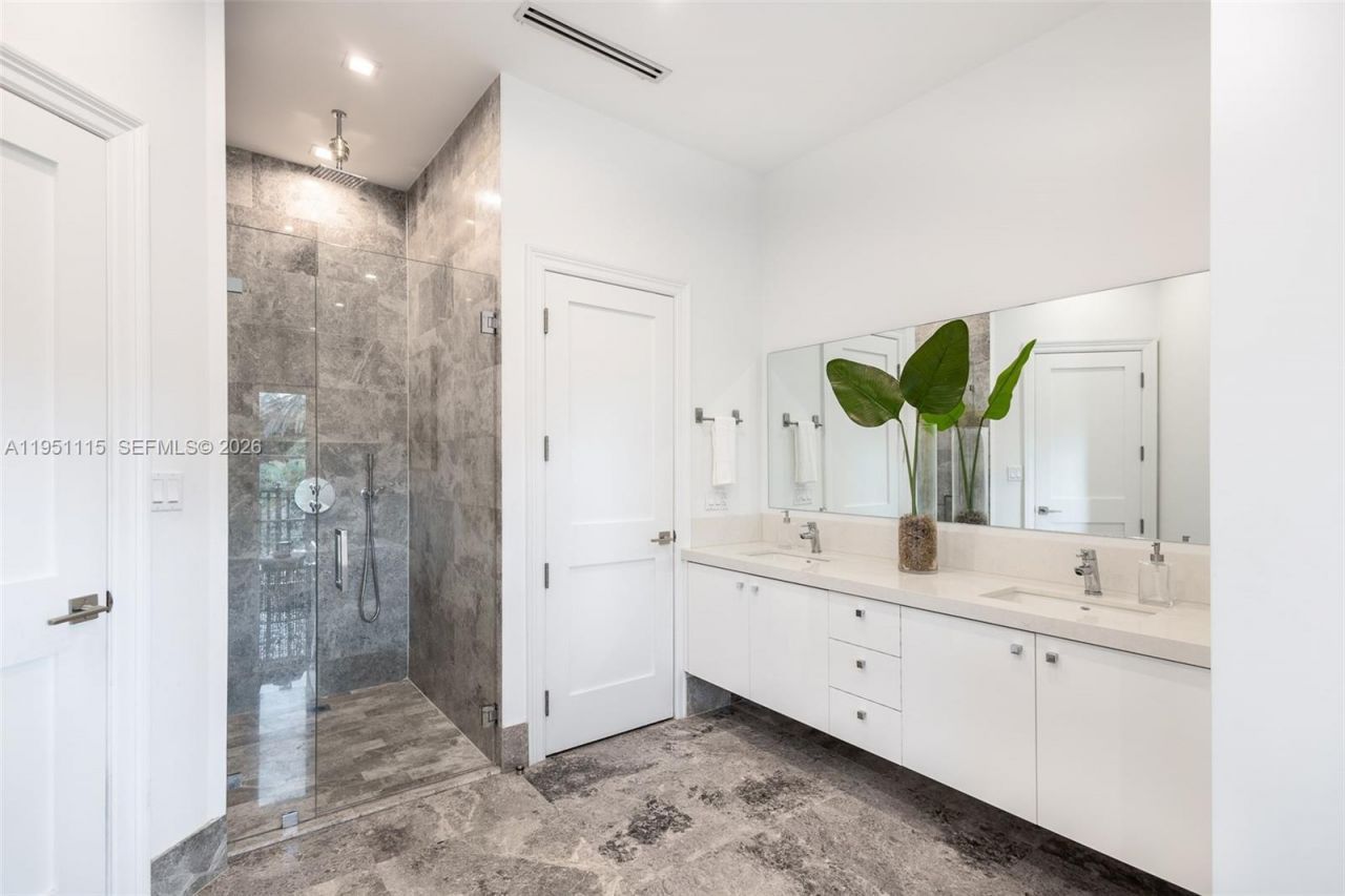 315 Santander Ave, Unit 317, Coral Gables, FL 33134 Photo