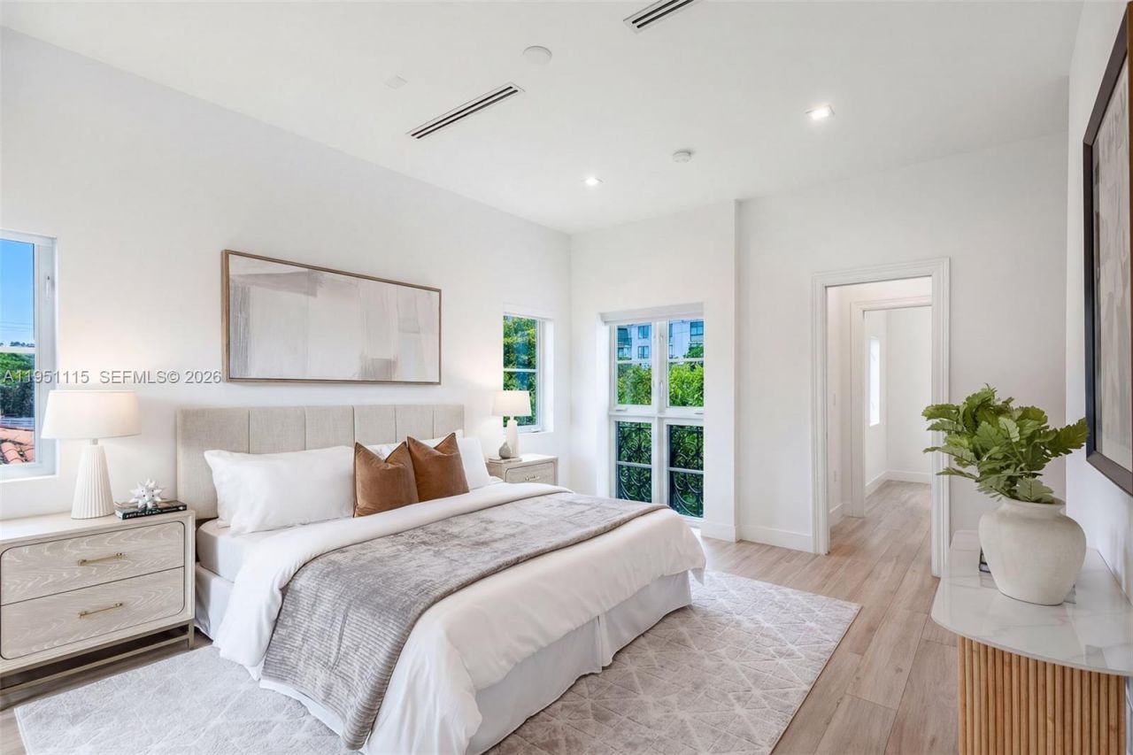 315 Santander Ave, Unit 317, Coral Gables, FL 33134 Photo