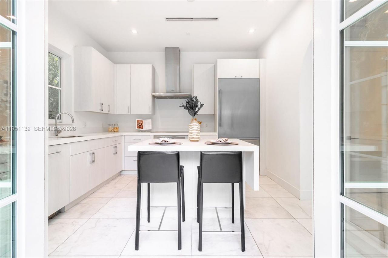 315 Santander Ave, Unit 315, Coral Gables, FL 33134 Photo