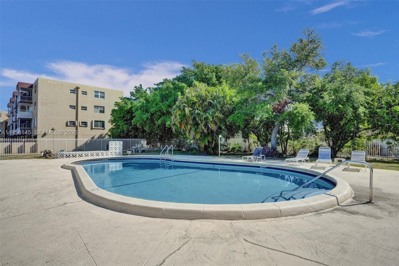 1400 Tallwood Ave , Unit 204, Hollywood, FL 33021 Photo