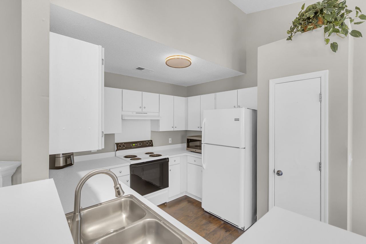 222 Lytham Court Photo 15