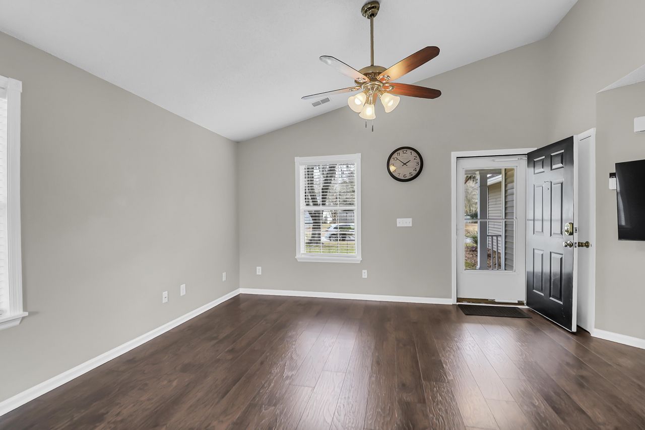 222 Lytham Court Photo 16