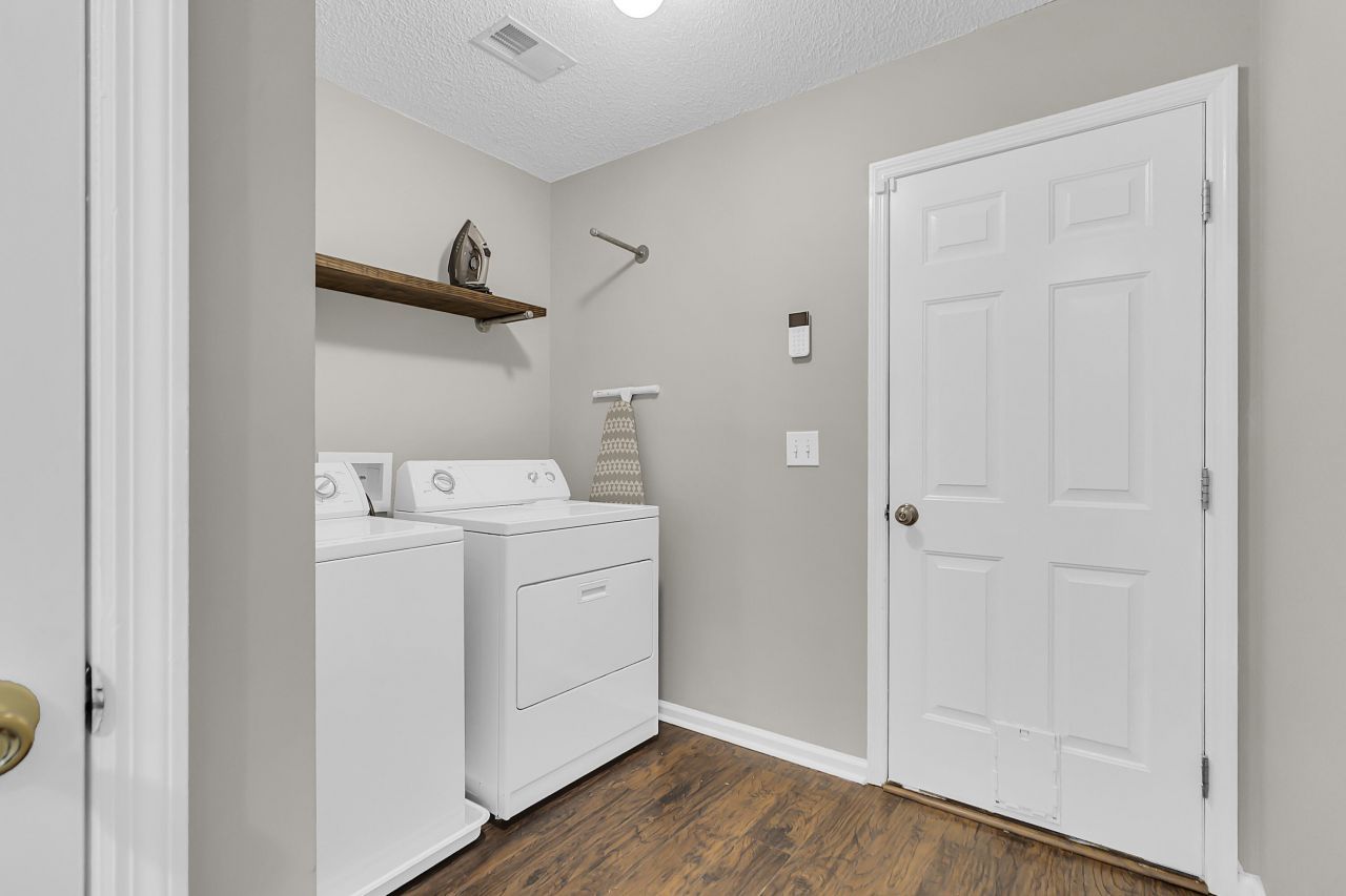 222 Lytham Court Photo 28