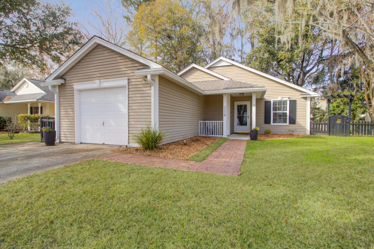 222 Lytham Court Photo 39