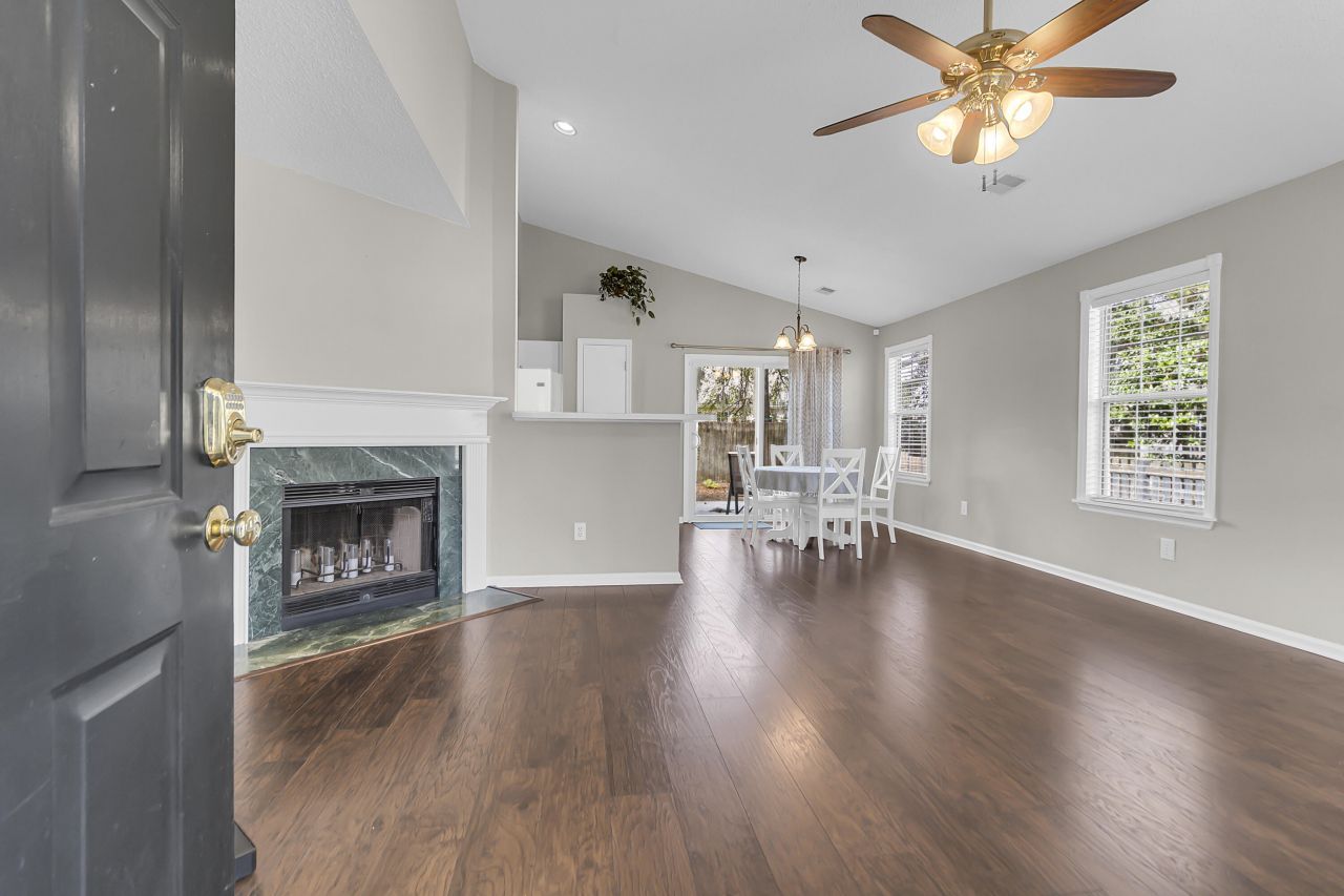 222 Lytham Court Photo 4