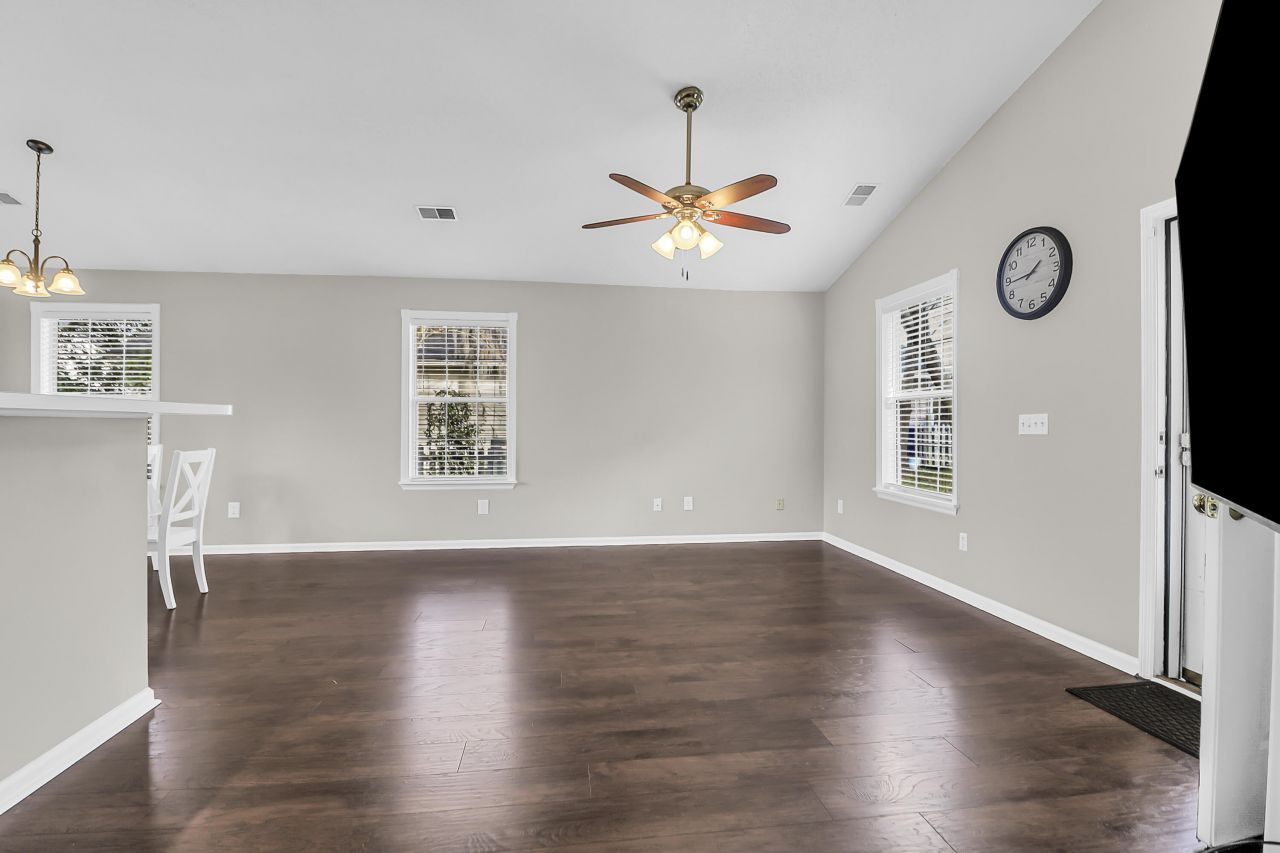 222 Lytham Court Photo 5