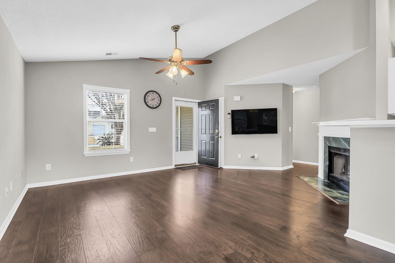 222 Lytham Court Photo 6