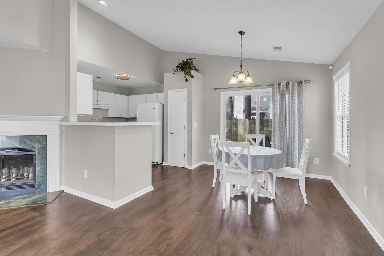 222 Lytham Court Photo 7