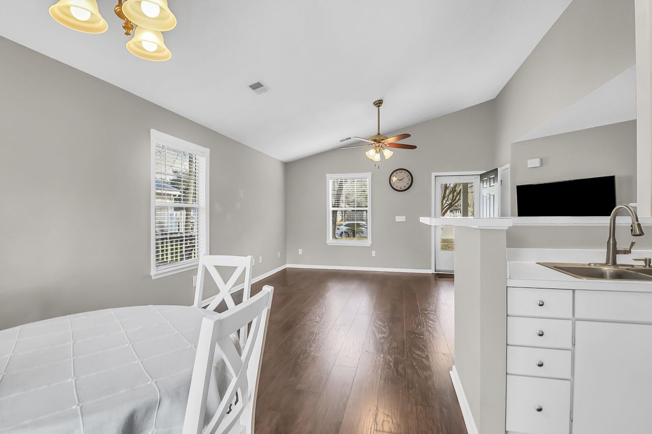 222 Lytham Court Photo 9