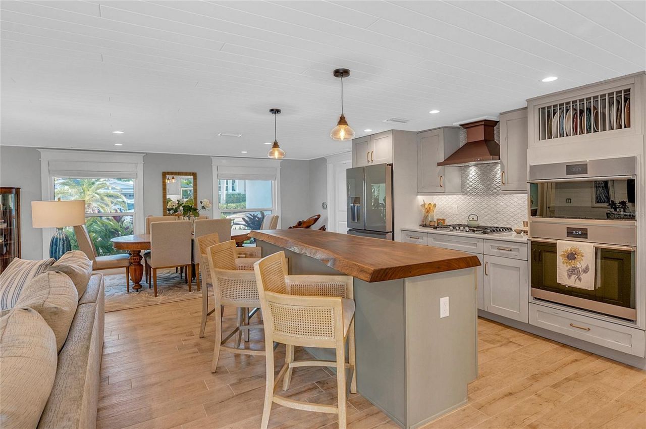 504 68th Street, Holmes Beach, FL 34217 Photo