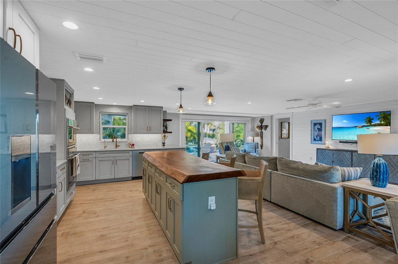 504 68th Street, Holmes Beach, FL 34217 Photo