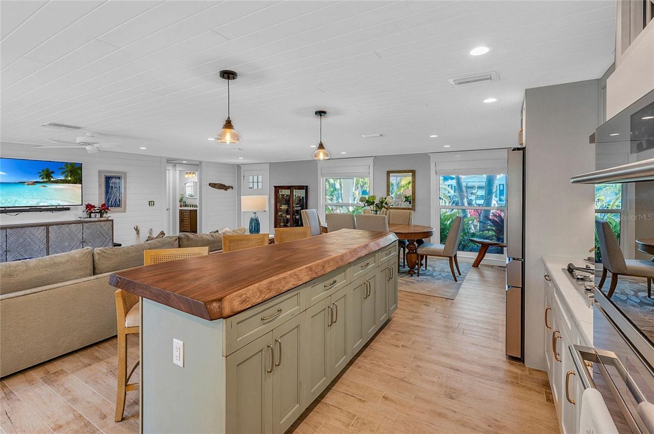 504 68th Street, Holmes Beach, FL 34217 Photo