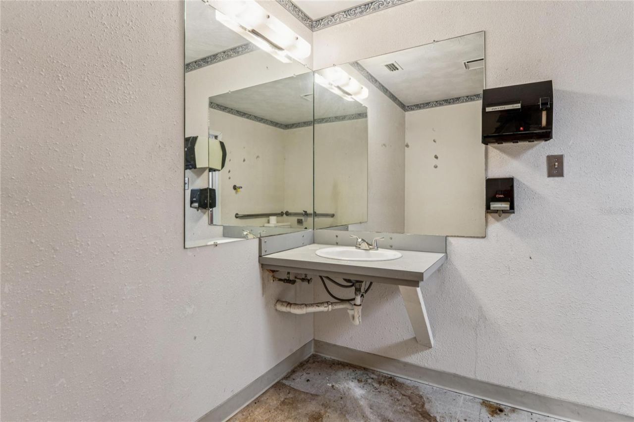 5273 Treiman Boulevard, Dade City, FL 33523 Photo