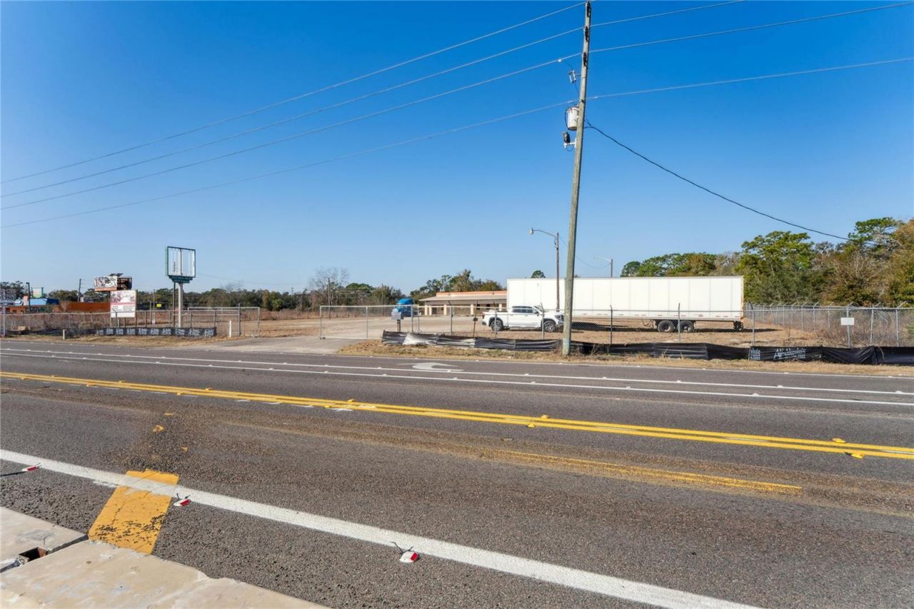 5273 Treiman Boulevard, Dade City, FL 33523 Photo