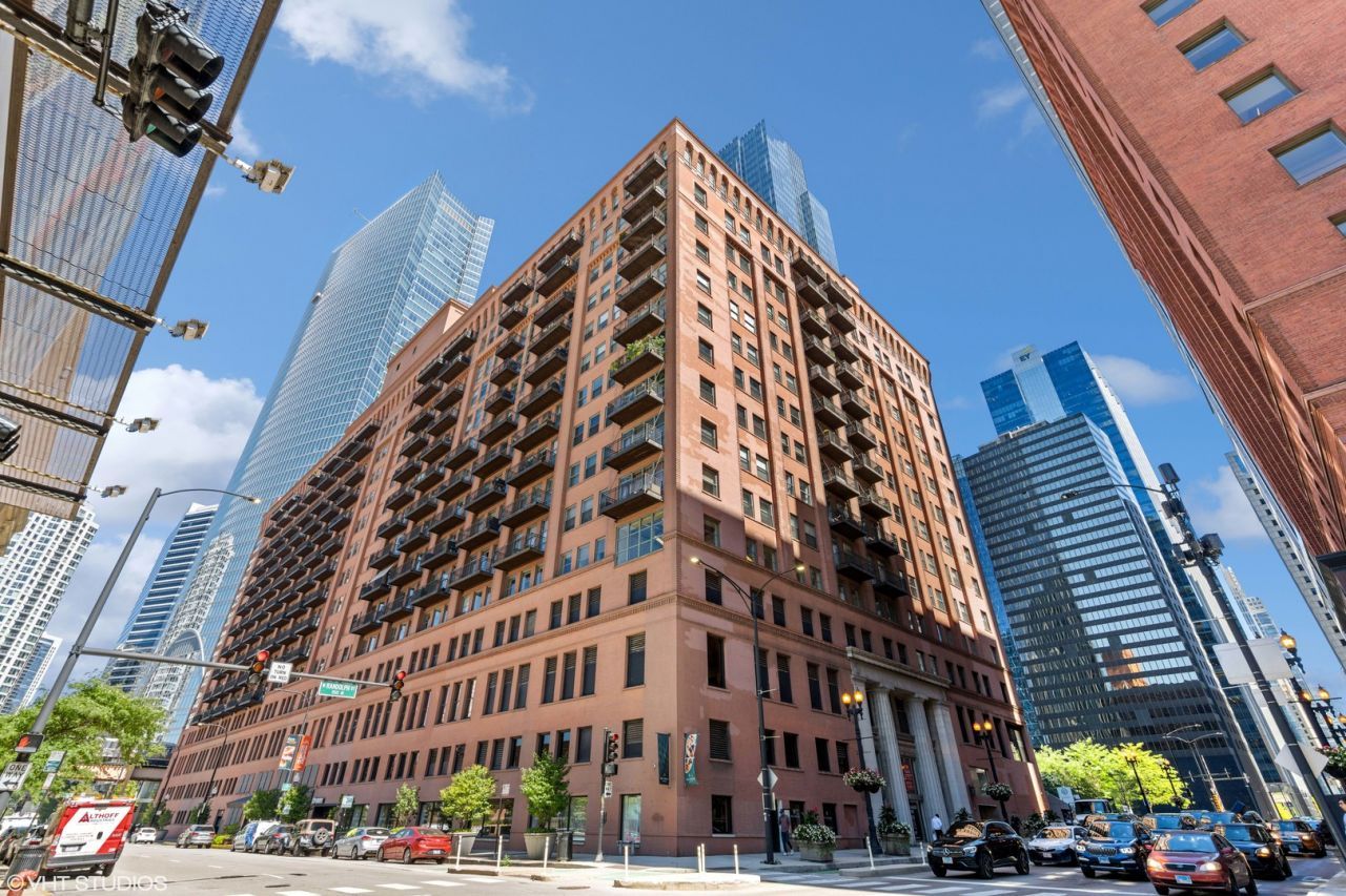 165 N Canal Street, Unit 706, Chicago, IL 60606 Main Photo