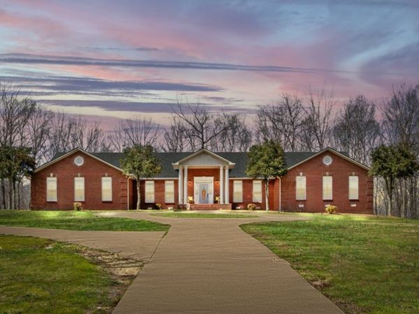 662 Oak Shadow Dr, New Johnsonville, TN 37134