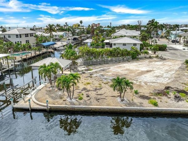 18 Avenida Carita , FORT MYERS BEACH, FL 33931