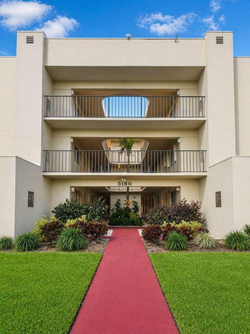 5160 Las Verdes Circle, Unit 103, Delray Beach, FL 33484 Photo