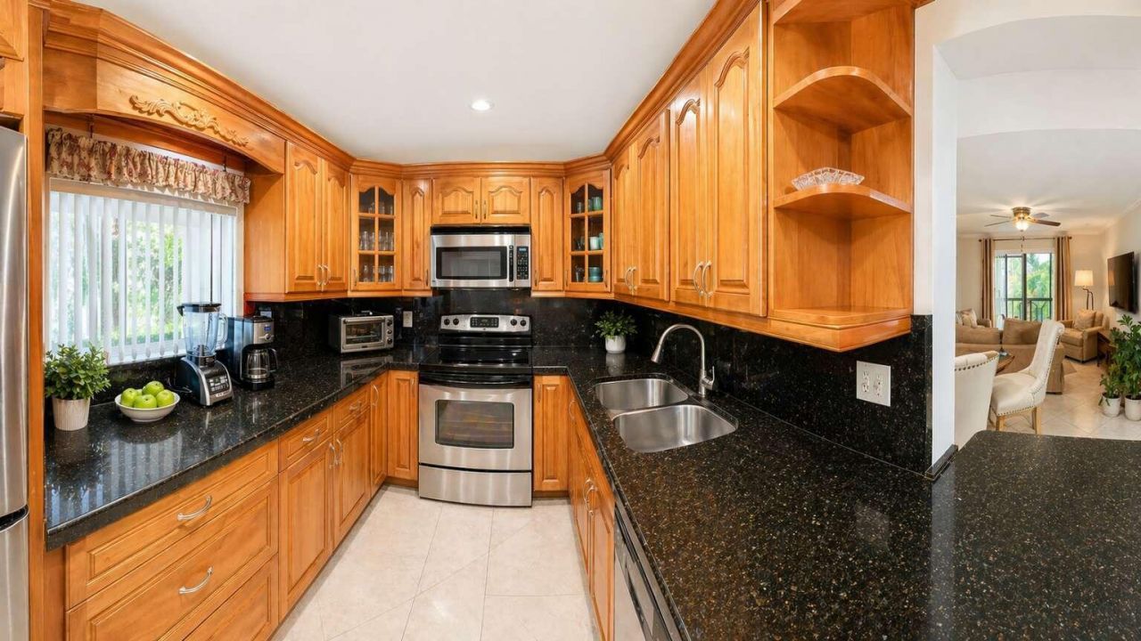 5160 Las Verdes Circle, Unit 103, Delray Beach, FL 33484 Photo