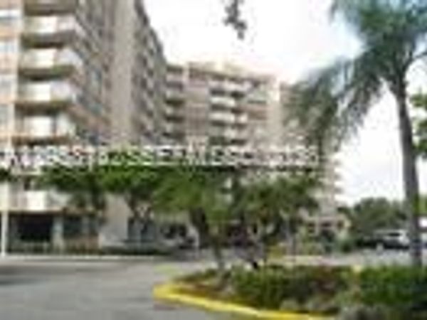 1200 NE Miami Gardens Dr , Unit 315W, Miami, FL 33179