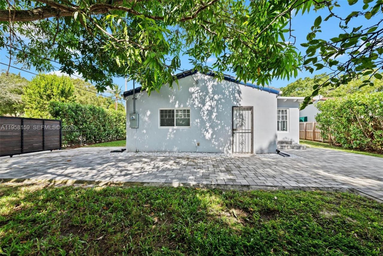 2396 SW 20th St, Miami, FL 33145 Photo