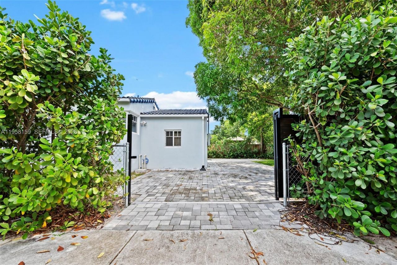 2396 SW 20th St, Miami, FL 33145 Photo