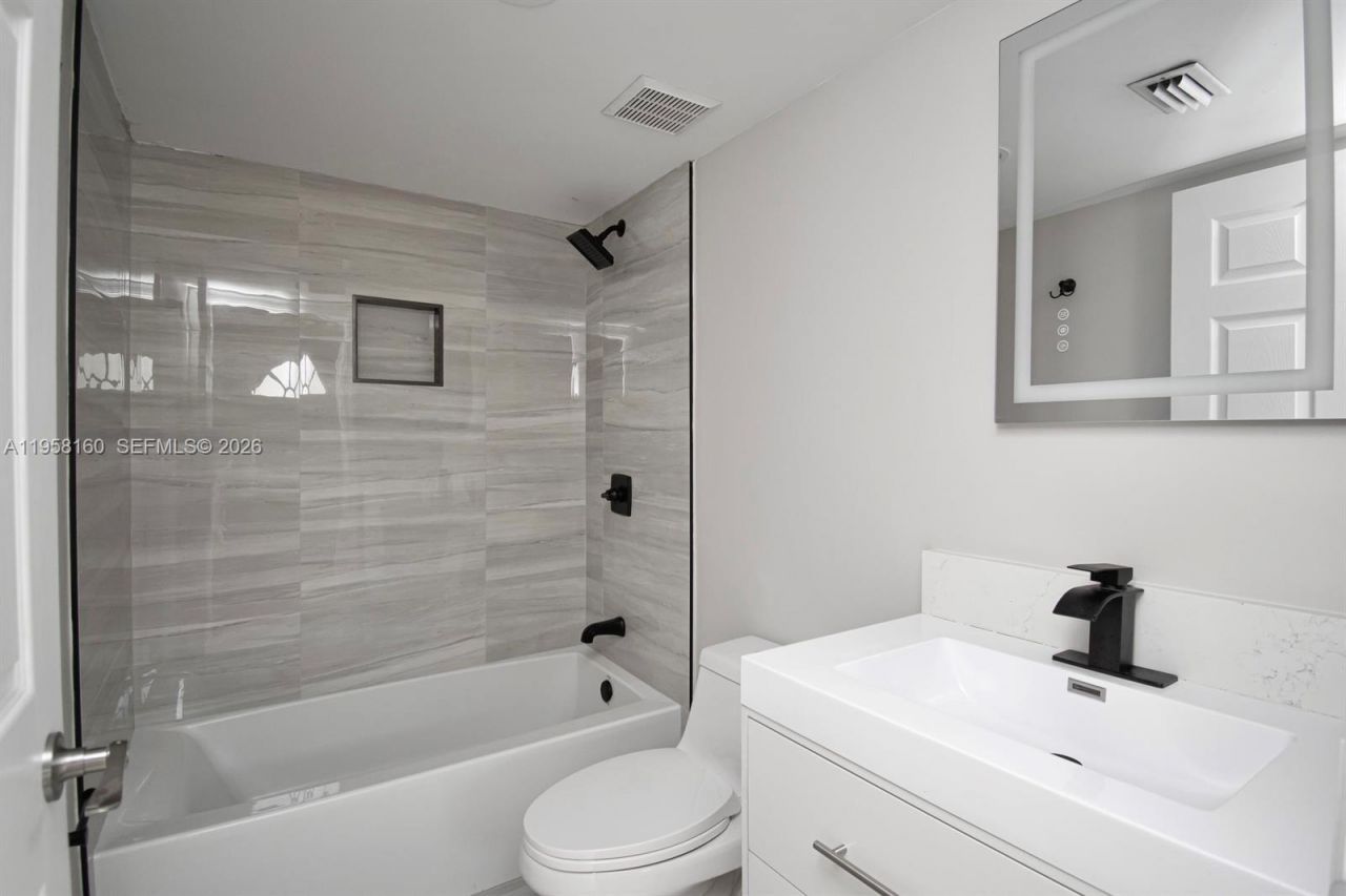 4240 Village Dr, Unit B, Delray Beach, FL 33445 Photo